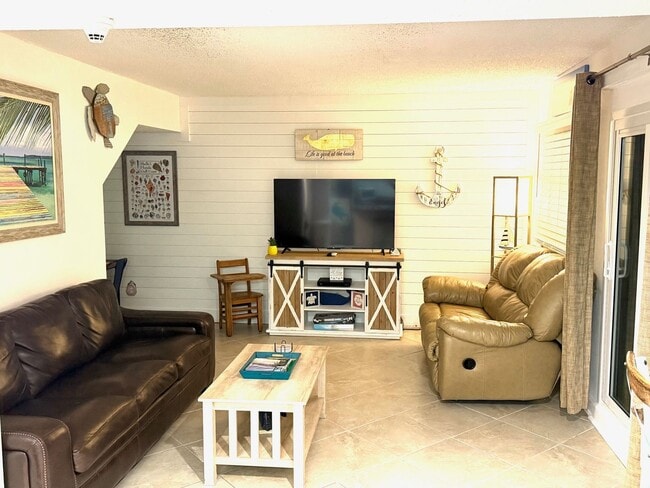 Foto del edificio - 23223 Front Beach Rd
