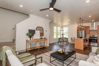 Building Photo - 479 E Violets Cv Ln