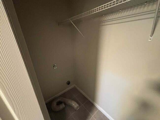 Foto del edificio - 3815 NW Huntsboro St