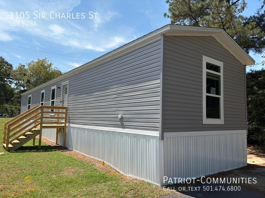 Primary Photo - 1105 Sir Charles St