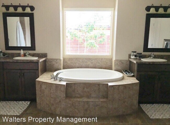 Building Photo - 6 br, 4 bath House - 2830 E Carmine Dr