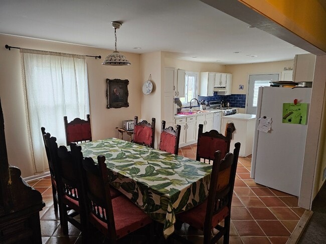 Foto del edificio - 724 Petite Lake Rd