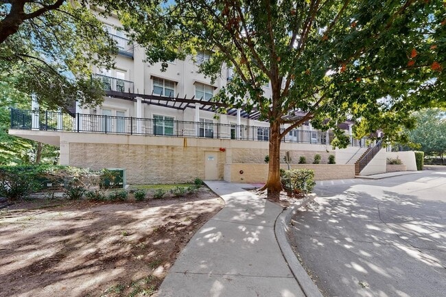 Building Photo - 3102 Kings Rd
