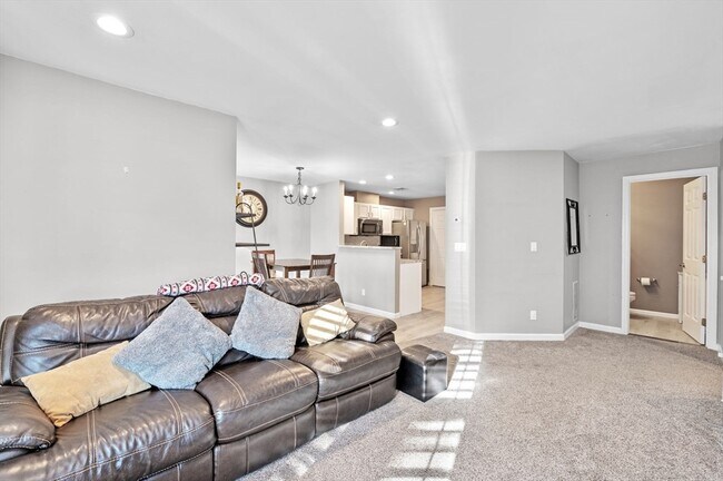 Foto del edificio - 709 Gazebo Cir