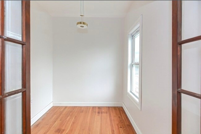 Building Photo - 134 Vine St