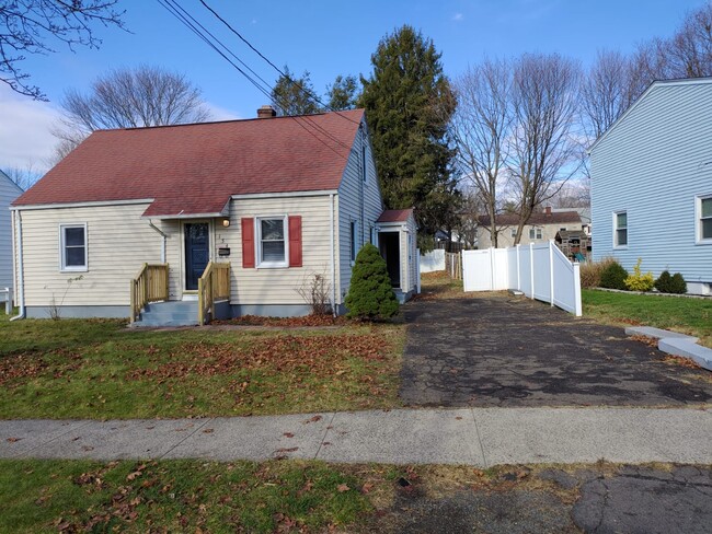 Building Photo - 134 W Side Dr