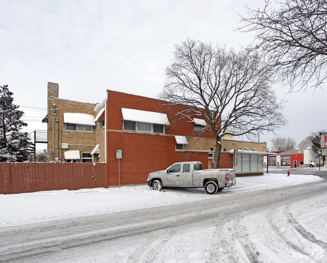 Building Photo - 6929 Cermak Rd