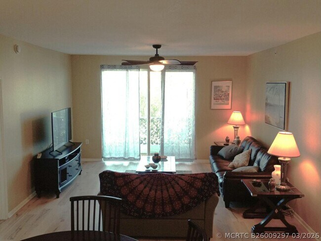 Building Photo - 802 W Windward Way