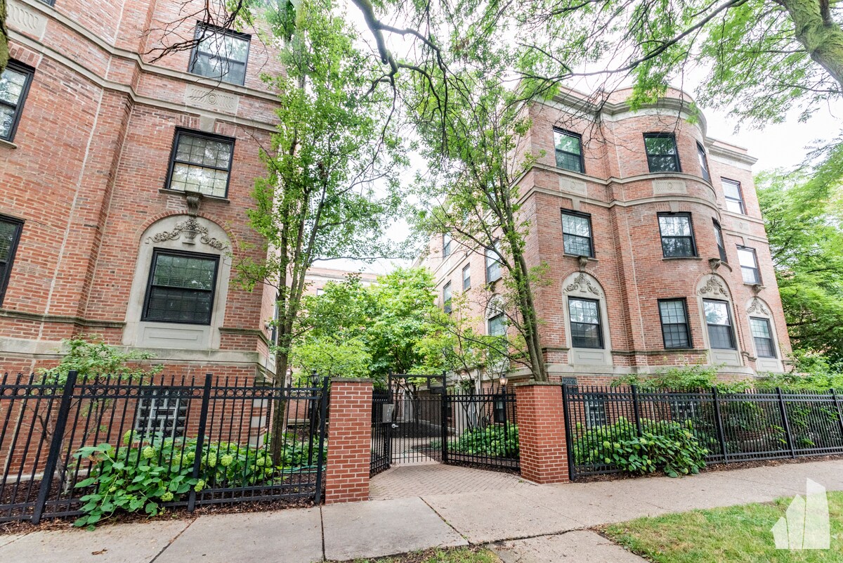 Foto principal - 5204 S Drexel Ave