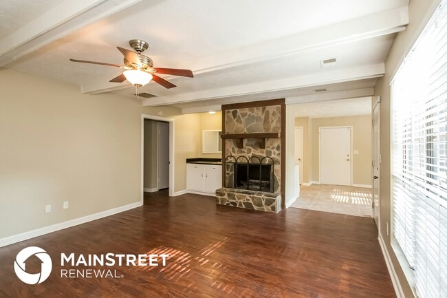 Building Photo - 8495 N Pond Dr