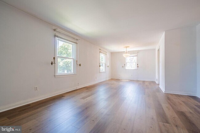 Building Photo - 616 22nd St S