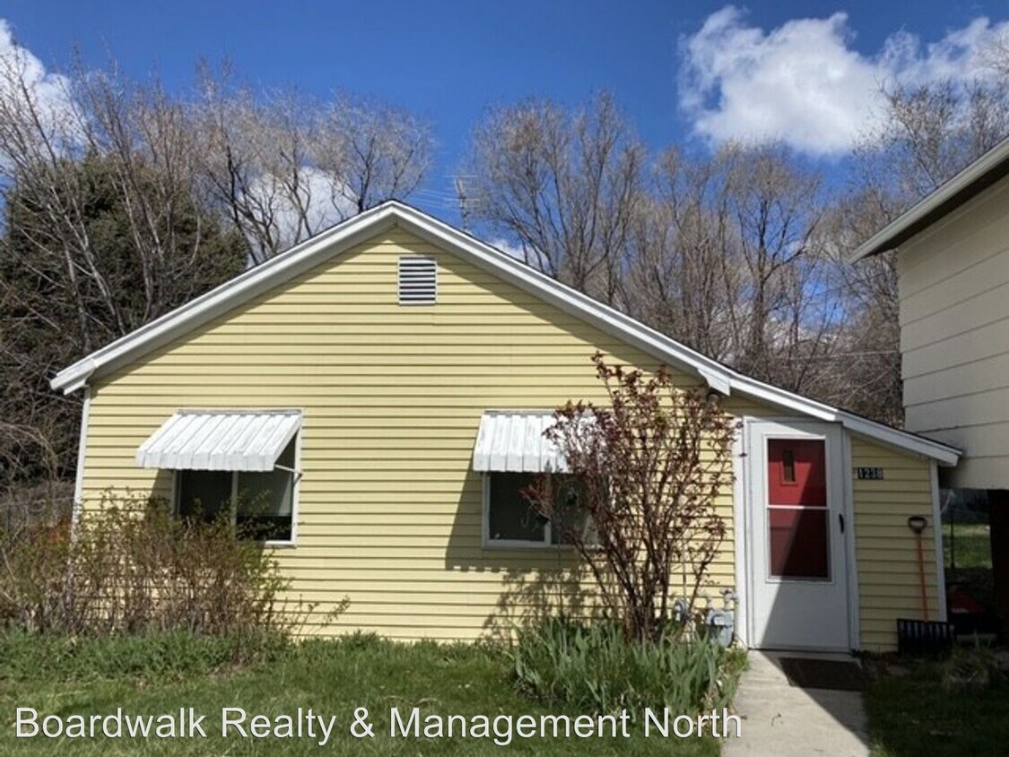 Primary Photo - 1238 Oak St