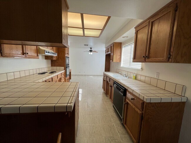 Foto del edificio - Discover the Jewel of Madera 4-bedroom 3-bath