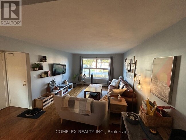 Building Photo - 334 Surrey Dr