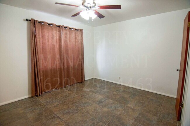 Foto del edificio - 403 W 9th St