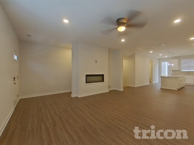 Building Photo - 13865 Hill St