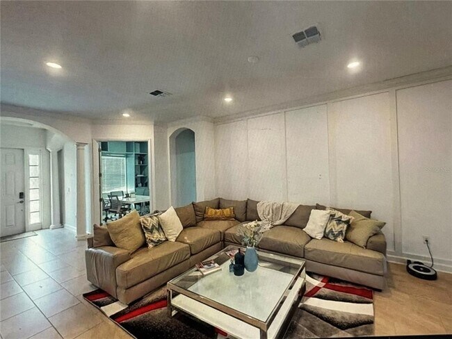 Foto del edificio - 8851 Fallen Oak Dr