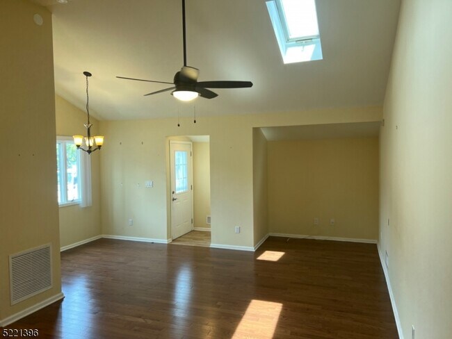 Building Photo - 43 Muller Pl