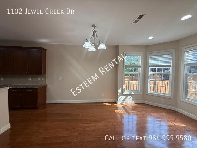 Building Photo - 1102 Jewel Creek Dr