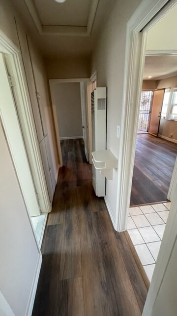 pasillo con trastero - 2538 W Ramona Rd