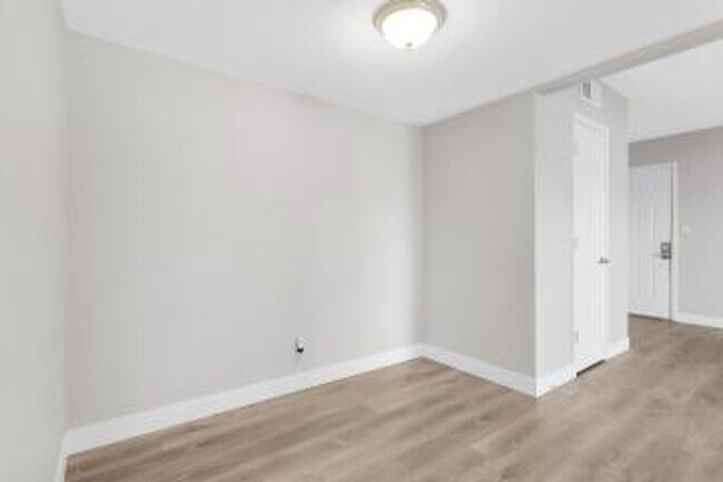 Building Photo - Bella Vita Condominium/Ground Floor/Upgraded/Minutes to the Strip