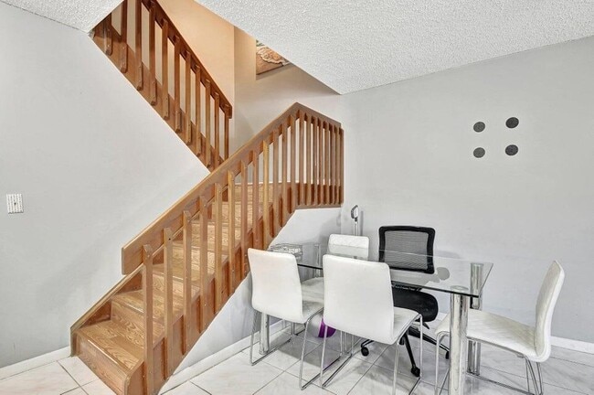 Building Photo - 7627 Courtyard Run W