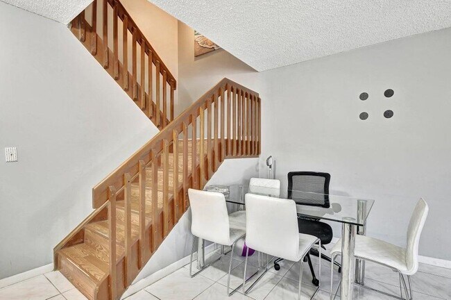 Foto del edificio - 7627 Courtyard Run W