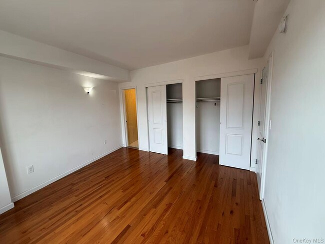 Foto del edificio - 71-66 Parsons Blvd