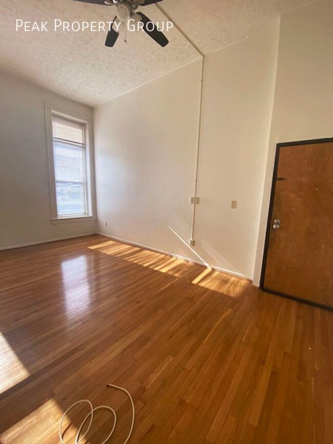 Building Photo - SPACIOUS 2 BEDROOM IN ECLECTIC EAST WALNUT...
