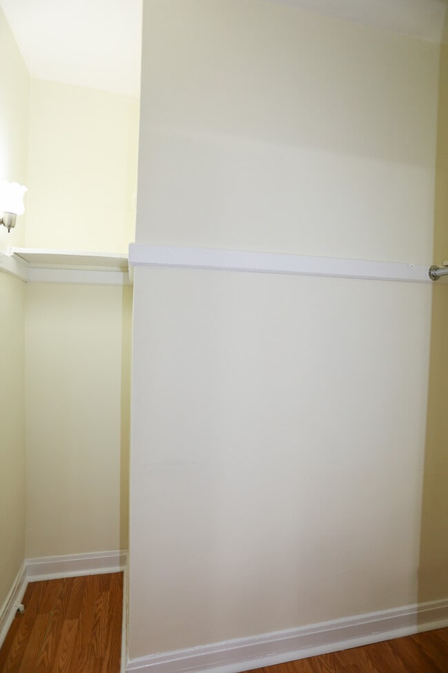 Building Photo - 6233 N Winthrop Ave