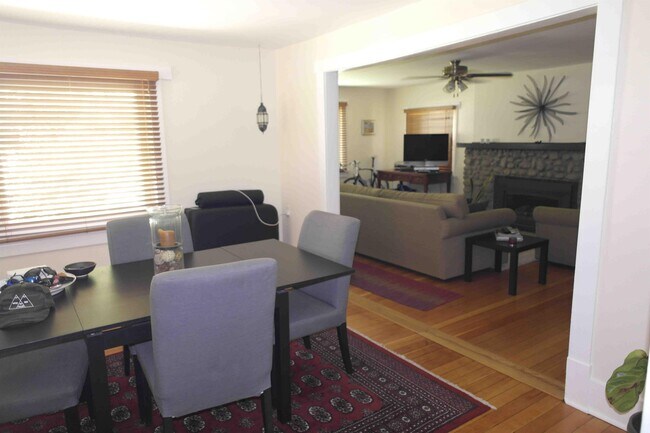 Foto del edificio - 1809 E Lake St