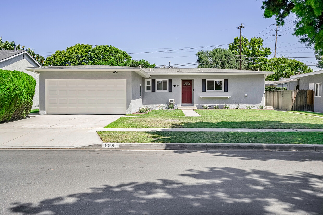 Primary Photo - 5981 E Belen St
