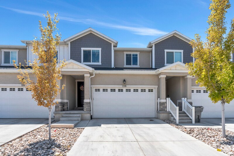 Foto principal - 219 W Silver Springs Dr