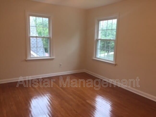 Building Photo - 330 E 211th St