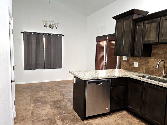 Building Photo - 3 bedroom/2 bath home for Rent