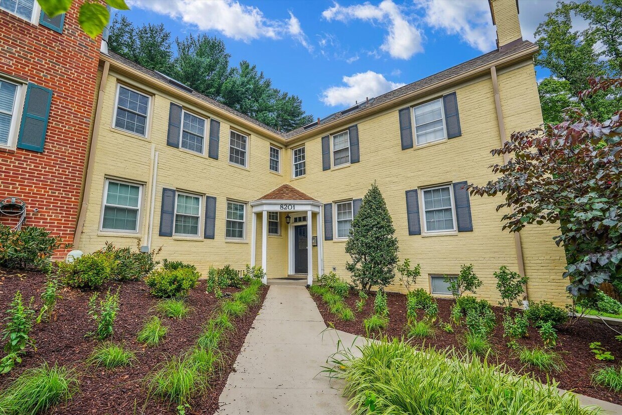 Foto principal - Beautiful 1BR/Loft at Rock Creek Garden Co...