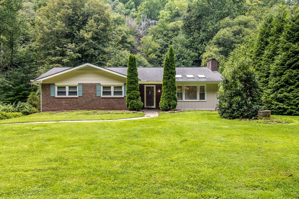 Photo - 493 Kings Creek Rd (Brevard, NC)