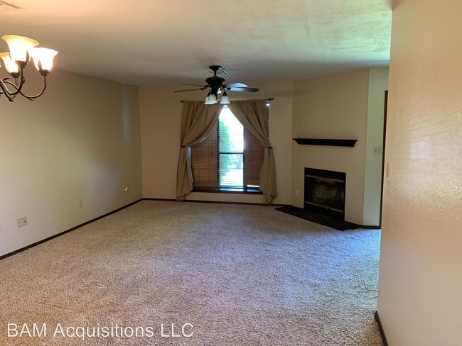 Building Photo - 2 br, 2 bath Apartment - 814 E. MacArthur St.