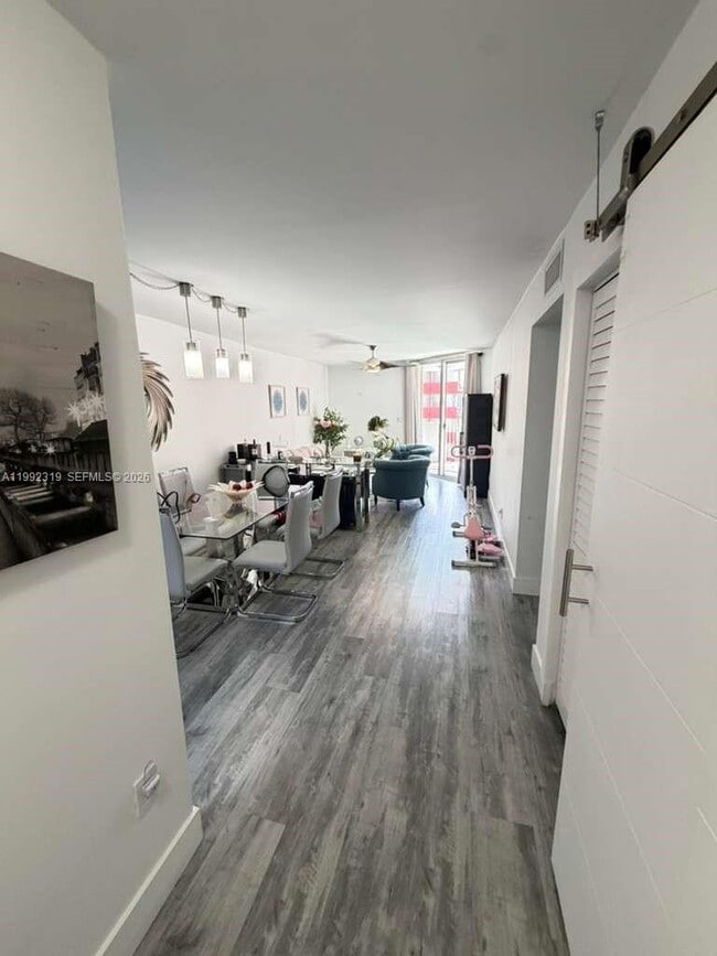 Building Photo - 1750 W 46th St