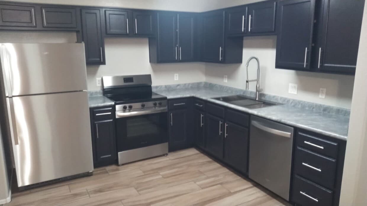Primary Photo - 3 Bedroom 2.5 Bath with Single Car Private...