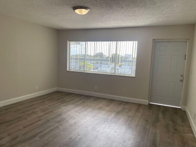 Building Photo - 2711 Vandiver Dr