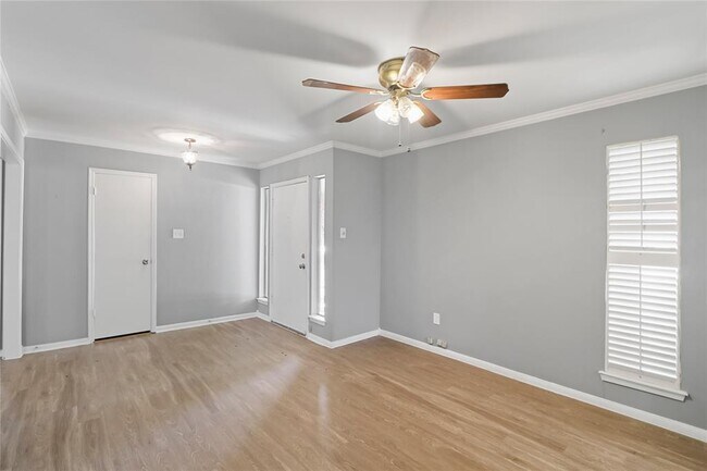 Foto del edificio - 2403 Creek Meadows Dr