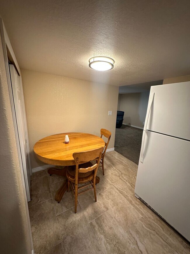 Foto del edificio - LONG REALTY AND PROPERTY MANAGEMENT- Basement for rent 2BED 1BATH IN HIGHLANDS RANCH