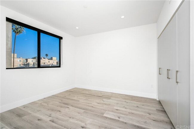 Foto del edificio - 5923 Laurel Canyon Blvd