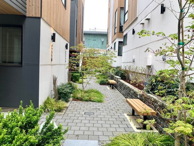 Foto del edificio - Stunning townhome with a fresh new modern ...