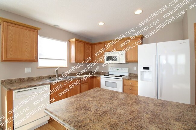 Building Photo - SHORT TERM OPTION!! 2 Bedroom, 2.5 Bath To...