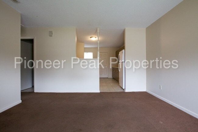 Building Photo - 7831 Basswood Ln