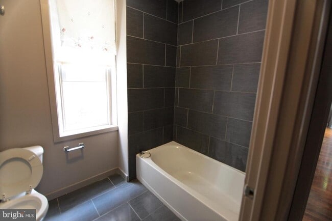 Building Photo - 1516 W Montgomery Ave