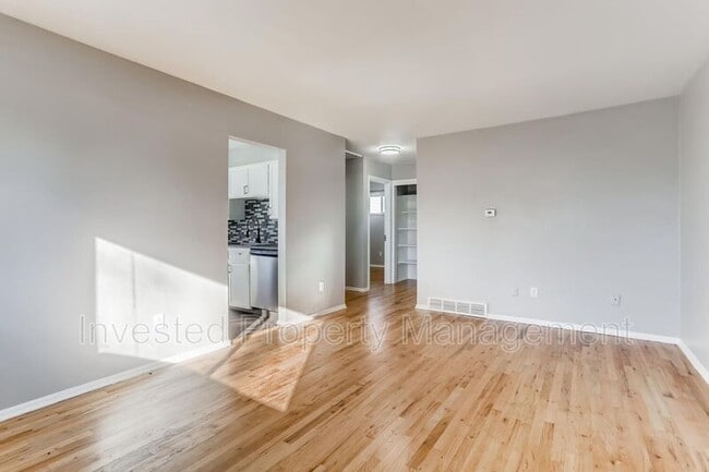 Building Photo - 405 W Bates Ave