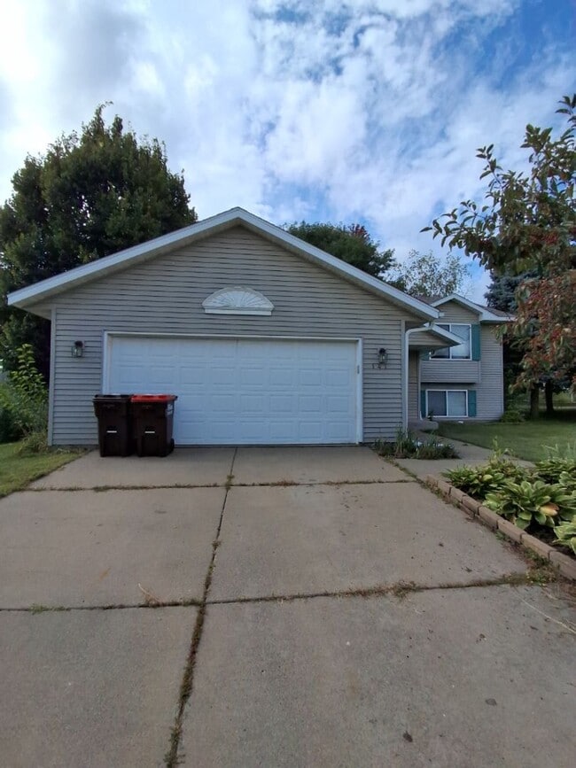 Building Photo - 141 Linden Rd